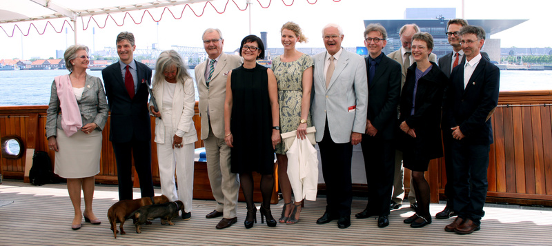 H.K.H. Prinsgemalen og Europa Nostra Danmarks bestyrelse sammen med 2013 prismodtager arkitekt Henning Larsens hustru, Fru Lone Backe og Adm. Dir. Mette Kynne Frandsen, Henning Larsen Architects